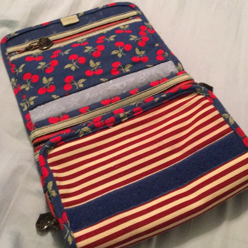 GAP Cherry Toiletry Bag - Picture 3 of 5